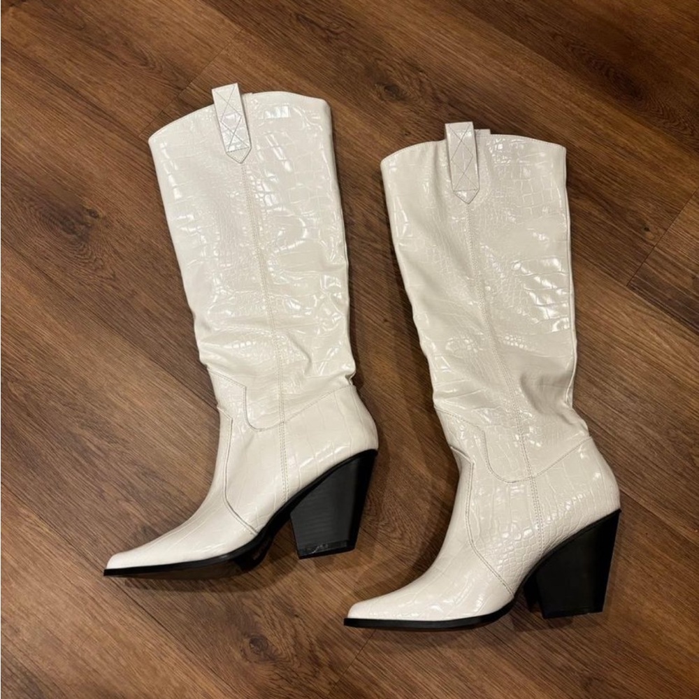 NWOT White Patent Leather Women's Boots